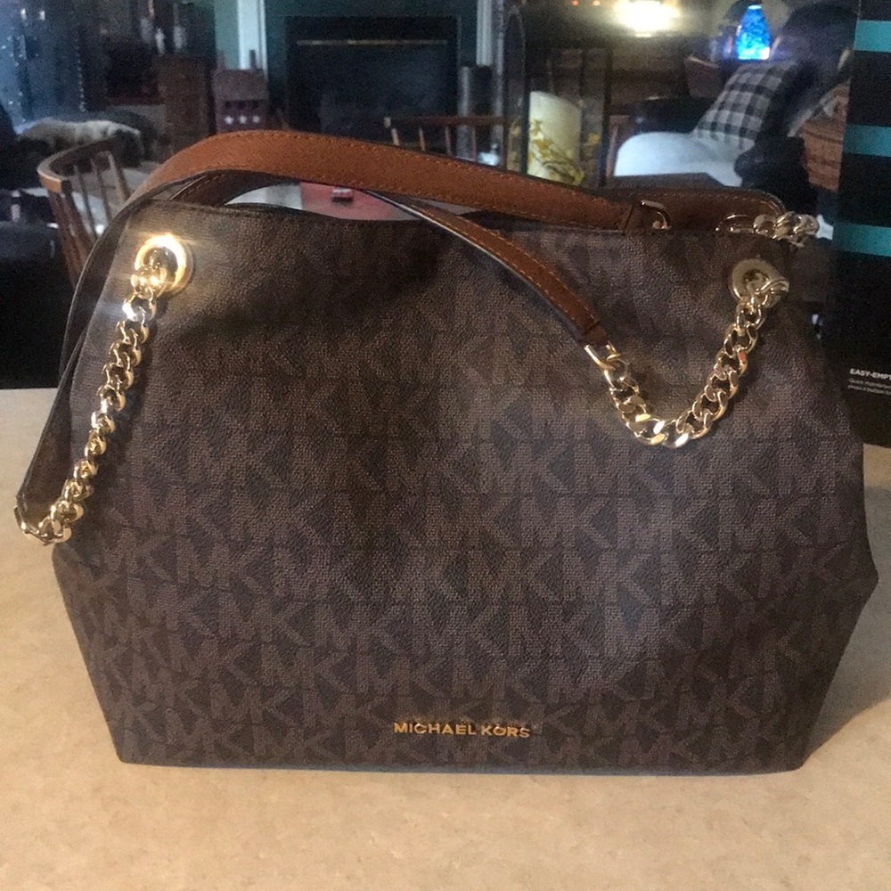 MICHAEL KORS
Jet Set Large Logo Chain Tote Brown Signature